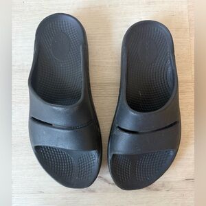 OOFOS OOahh Recovery Slides black comfortable lightweight size 9M & 11W